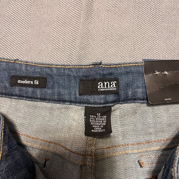 a.n.a. Modern Fit Skinny Leg Contoured Lower Rise Saddle Wash Jeans - Picture 6 of 7